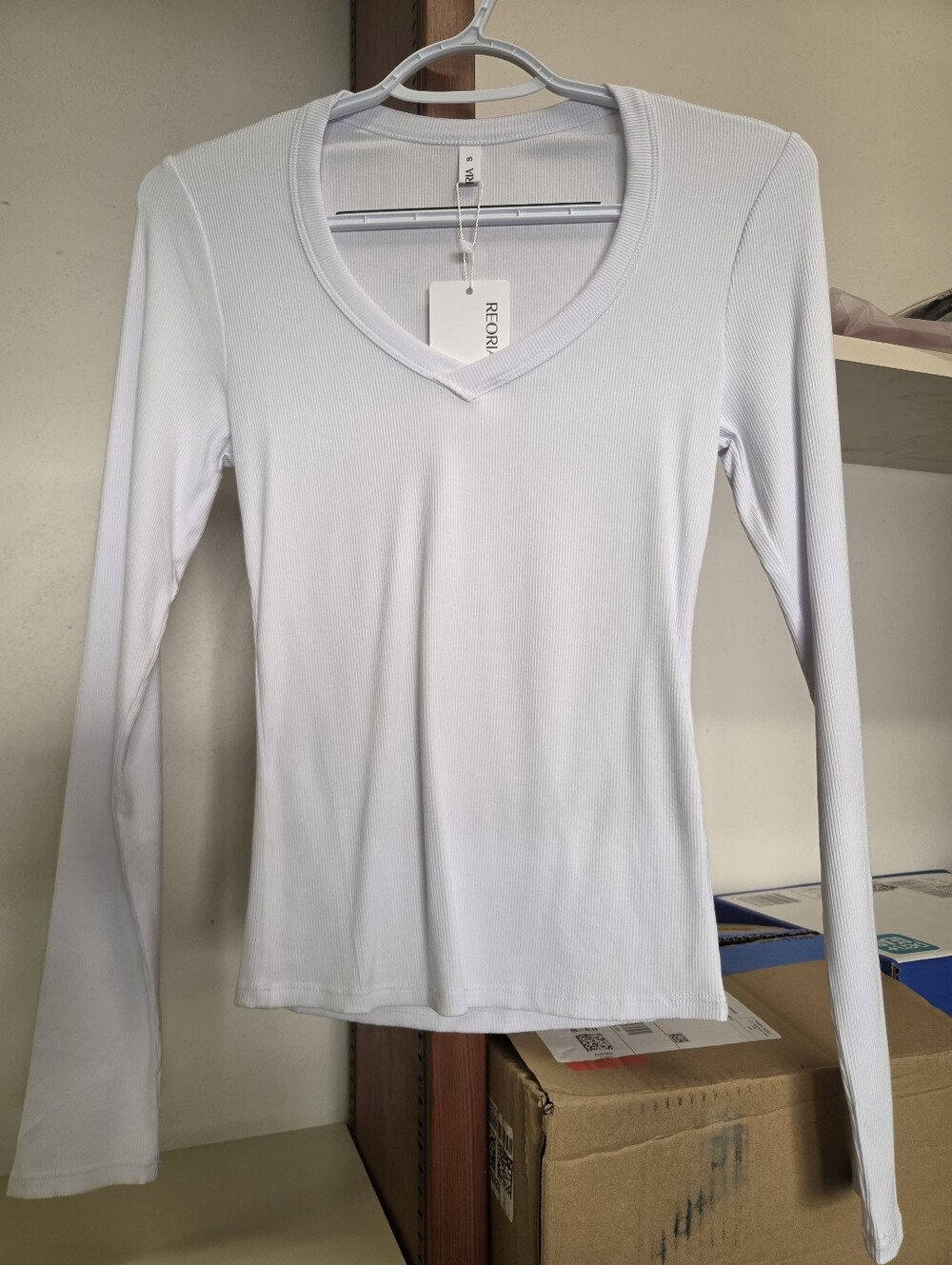 Reoria White Ribbed V-Neck Long Sleeve Top